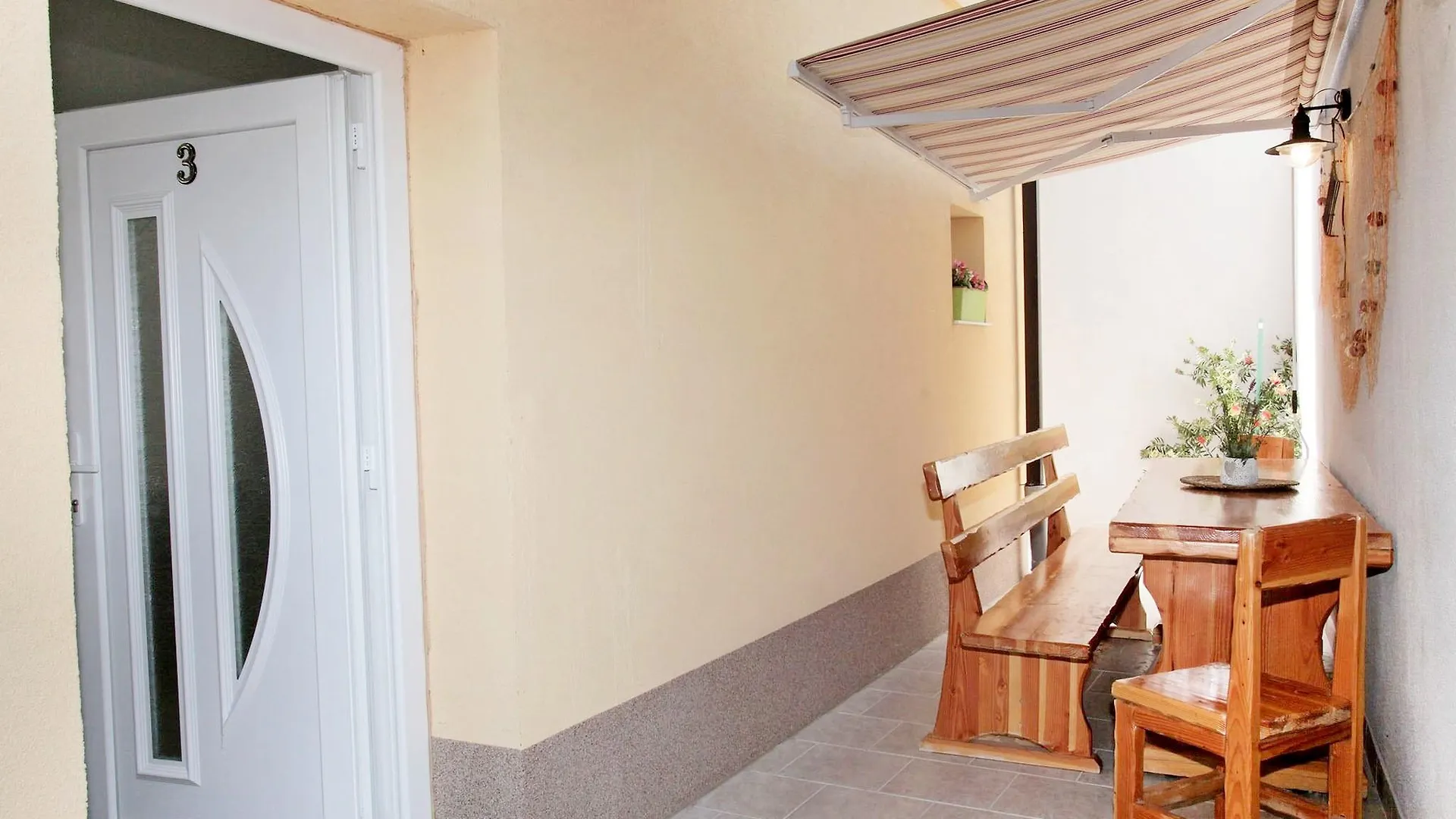Apartments Jozo تروغير 0*,